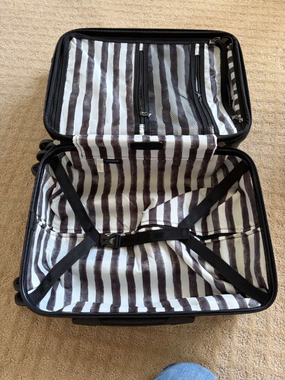 Triforce Luggage Carryon with Cup Holder - Picture 9 of 12